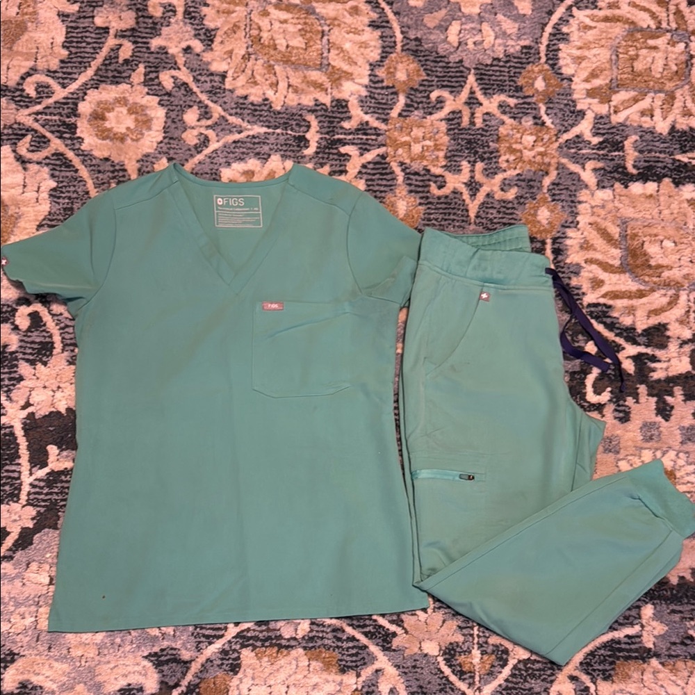 FIGS Mint Scrub Set. Catarina top XS & Zamora joggers XS/P